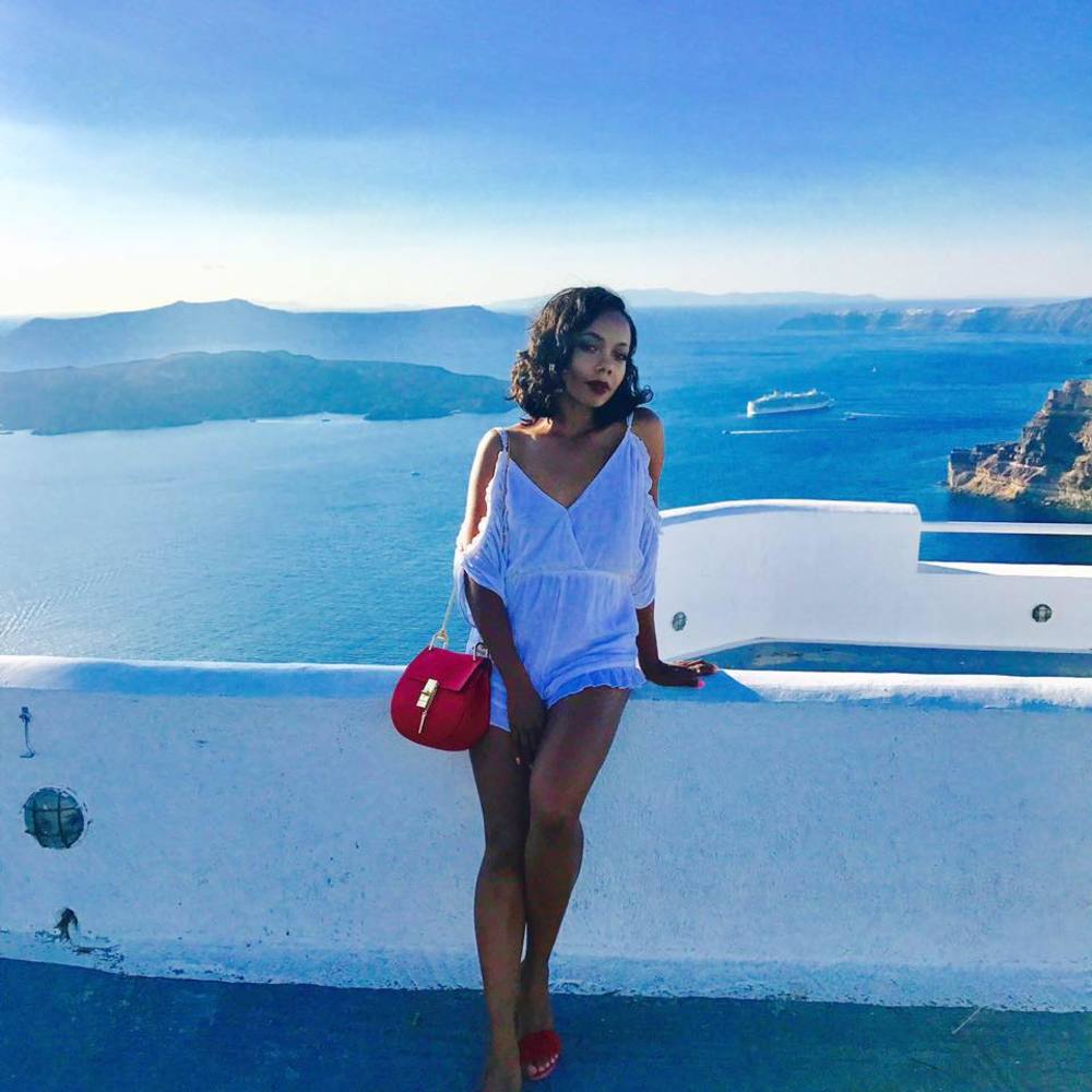 Meet your Posher, Alexia